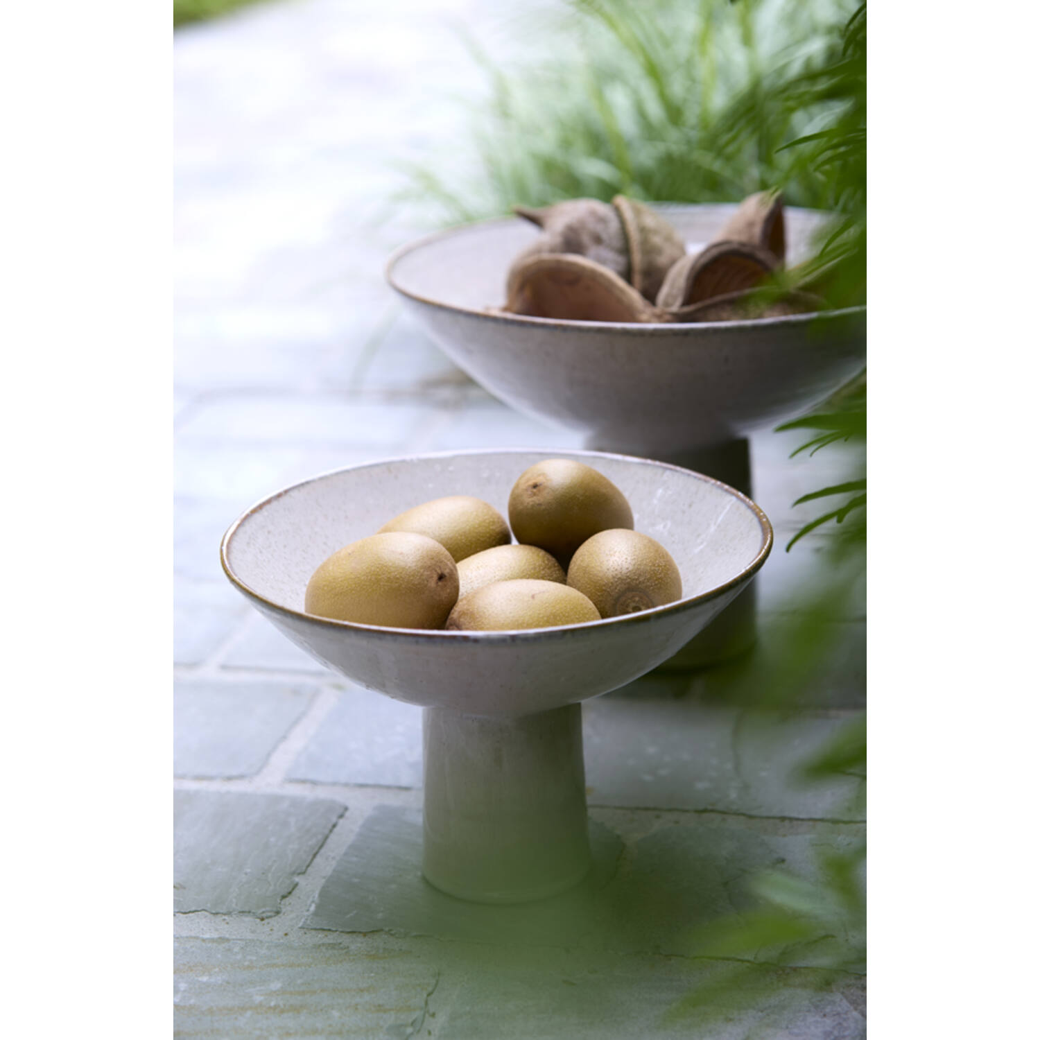 Schaal op voet Ø28x18,5 cm VASCO glans beige
