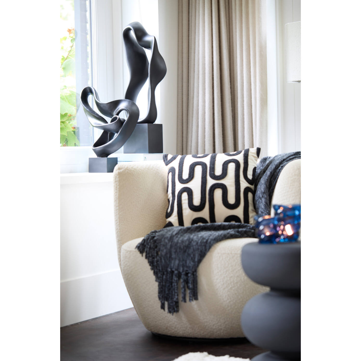 Ornament 33x14,5x44,5 cm KAJAN matt black