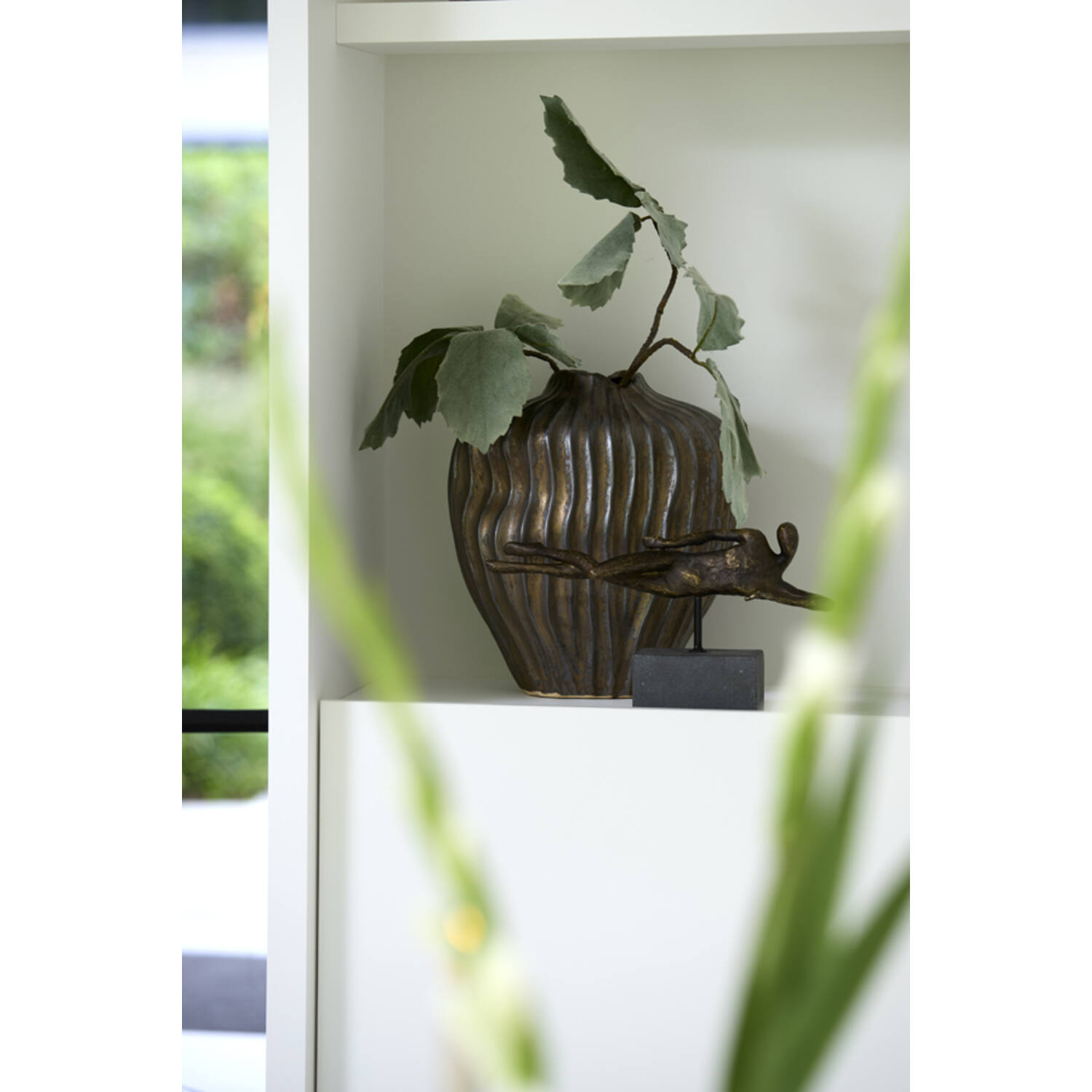 Ornament on base 35x8x19 cm PETE antique bronze+matt black