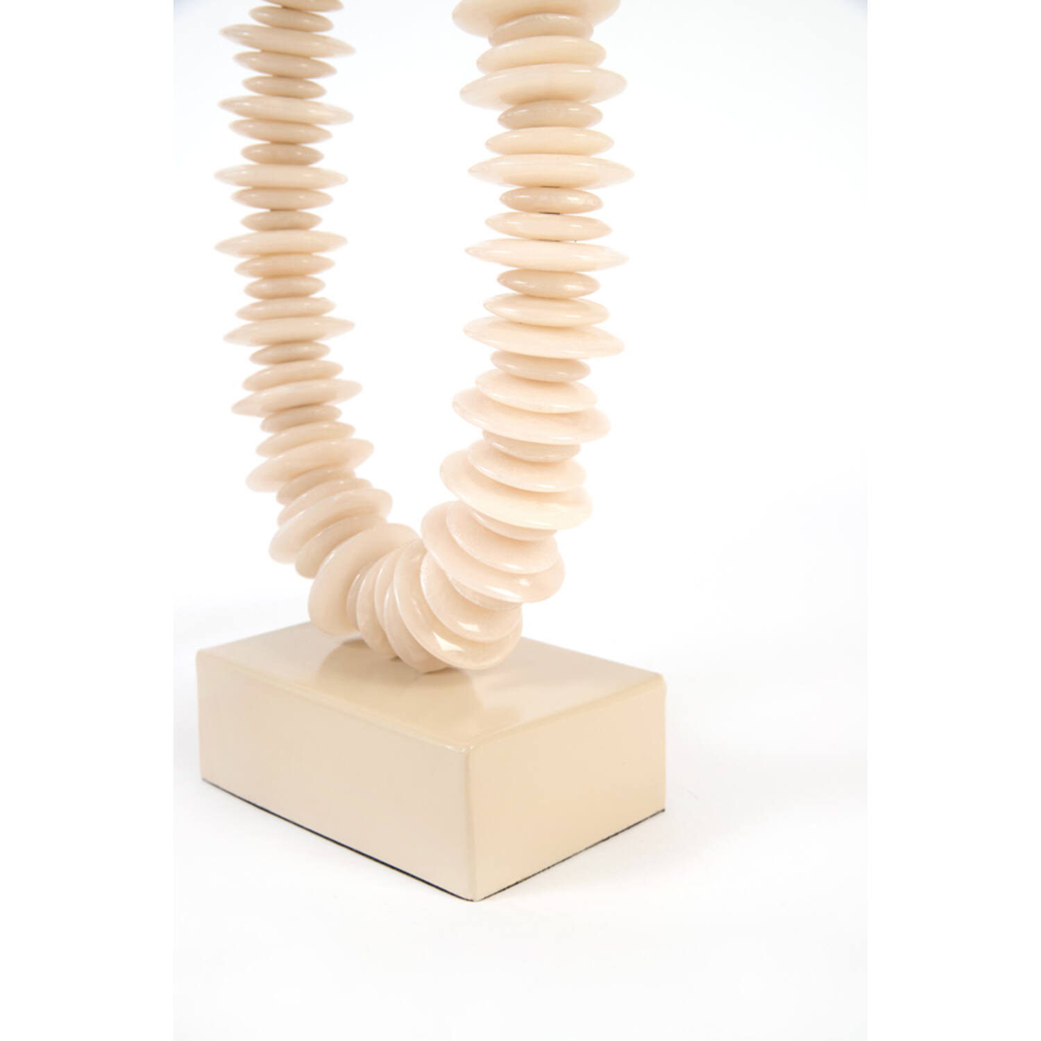 Ornament on base 10x22x40 cm RING sand