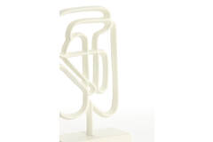 Ornament op voet 18x8x31 cm GOLEZA crème