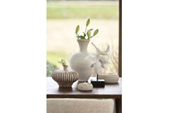 Ornament on base 23,5x13x37 cm MANGO cream+black